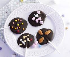 Sucettes Au Chocolat Et Smarties Recette Sucette Chocolat Chocolat Recette De Sucette