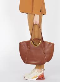 Sur rakuten, commandez en quelques clics un article cabas femme en cuir neuf ou d'occasion à prix bas dans notre catégorie bagageries et maroquinerie. Cabas En Cuir Naturel Nat Nin Femme Place Des Tendances