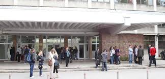 Aproximativ 40 de absolventi ai facultatii de jurnalism din cadrul facultatii de stiinte politice filosofie si stiinte ale comunicarii din timisoara au depus un juramant de onestitate profesionala. Concurenta Mare Si La Universitatea De Vest Din Timisoara