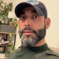 سلاماً على من مر واستغفر فزادني حسنه وزادت حسناته❤️🌹