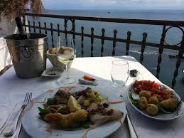 Uno tra gli elementi che ha creato il mito di questo borgo marittimo è la fenestrella con tutte le sue eccezionali sensazioni. Antipasto Foto Di A Fenestella Napoli Tripadvisor