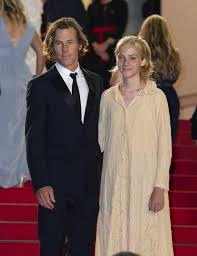 Moder might have accumulated a fair amount of wealth from her small cameo as a child actress. Wsfs5n Qbynssm