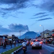 A noter que c'est en 2002 que le volcan nyiragongo est entré pour la dernière fois en activité. Esther Nsapu Twitter Da Goma Le 17 Janvier 2002 16ans Apres L Eruption Du Volcan Nyiragongo Qui Avait Detruit Le Centre Ville De Goma Rdc Https T Co Nhdodg9mhg