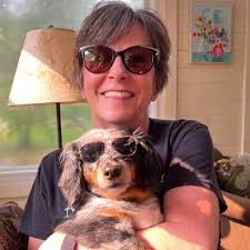 Outdoor NYE lighting ideas with floodlights and string lights