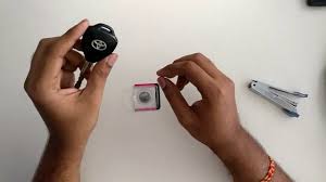 Cara tukar bateri kunci kereta toyota vios gx. Toyota Innova Key Remote Battery Change Youtube