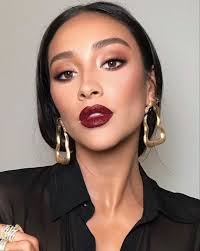 Now That You Know How To Pull Off A Statement Lip All That S Left Is To Find The Perfect Shade Red Lipstick Makeup Bold Lip Makeup Red Lipstick Makeup Looks