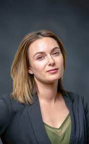 Mary Hellman's Instagram, Twitter & Facebook