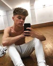 Froy gutierrez cute teen guys selfies teen wolf mtv future boyfriend boyfriend goals young celebrities cute actors attractive guys. Pin On Hrvy