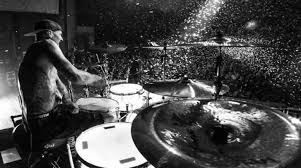 We were interested to see what drum gear barker uses. Barker Travis Tigerbillsdrumbeat Com