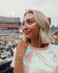 Lily Cottrell's Instagram, Twitter & Facebook