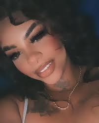 Candi Love's Instagram, Twitter & Facebook