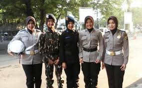 Keputusan kapolri ini disambut baik oleh banyak orang. Foto Polwan Cantik Memperagakan Jilbab Polisi Tribunnews Com Mobile