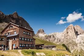 Seleziona il luovo esatto dove vuoi pernottare in val di fassa … oppure usa i numerosi filtri per cercare cos' è indispensabile per te e per la tua vacanza, il nostro motore filtrerà per te le strutture che offrono i confort che cerchi e poi potrai controllare la disponibilità su booking in maniera immediata. Val Di Fassa Insolita Il Giro Delle Cigolade Occhiocotto