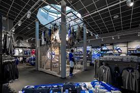 Bestel snel je schalke 04 fanwear in de schalke 04 fanshop van voetbalshop! S04 Fanshops Hier Im Uberblick Store Schalke04 De