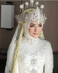 Setelah melalui lelahnya persiapan pernikahan, kini mereka sedang menikmati waktu berdua berbulan madu. Resmi Menikah Begini Cantiknya Citra Kirana Dengan Kebaya Putih Riau1 Com