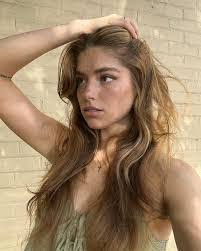 Hannah Steinfeld's Instagram, Twitter & Facebook