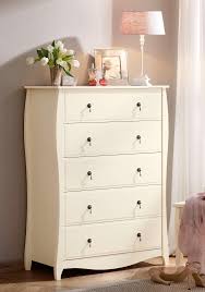 Eleganter Landhausstil Fur Dein Schlafzimmer Wohnzimmer Oder Die Diele Die Geschwungenen Formen Hubschen Metallgriffe Und Sanfte C Haus Deko Kommode Schrank