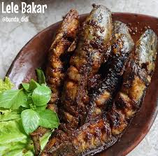 Selain rasanya yang lezat, cara membuat lele bakar pedas manis pun cukup mudah dan tidak kalau anda tertarik untuk mencobanya dirumah, berikut kami bagikan resep lele bakar pedas manis yang. Diah Didi S Kitchen Lele Bakar