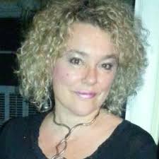 Good morning. Here is a lesson I taught Claudine many years ago about  making beautiful desserts. I hope you enjoy it with your morning coffee.  Have a good day. -JP