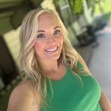 What is a reasonable response time for a travel agent when planning a  Disney vacation?