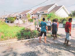 Walaupun penduduk membayar cukai tanah dan pintu, mereka sebenarnya turut berperanan dalam menentukan tahap kebersihan dan. Kerja Bakti Warga Rt 7 Perumahan Taman Permata Indah Taman Permata Indah Rt 7 Rw 4