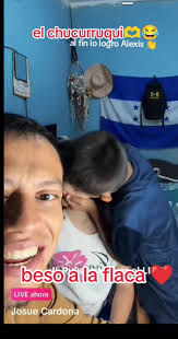 Chuchurruqui y la Flaca: Besos y Diversión en Vivo