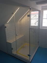 Dusche Unter Dachschrage Eine Elegante Losung Fur Den Dachausbau Teuscher Badezimmer Dachschrage Dachboden Dusche Badezimmer Mit Schrage