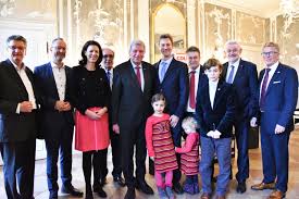 Hessens ministerpräsident volker bouffier signalisiert im spiegel aber unterstützung für einen vorstoß aus bayern. Neujahrsempfang Mit Ministerprasident Volker Bouffier In Langenselbold