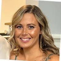 Samantha Carbonell's Instagram, Twitter & Facebook