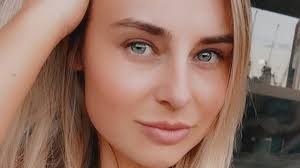 Sydney woman's 'incredible' $40 Kmart arch mirror hack