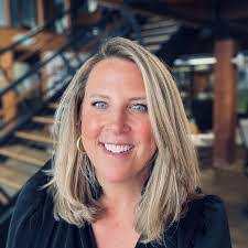 Kate Hight's Instagram, Twitter & Facebook