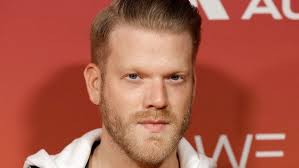 Pentatonix's Scott Hoying And Kelly Surprise Deserving Husband With  Personal Love Song