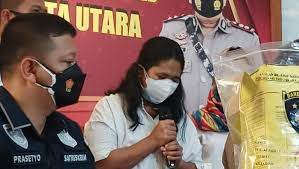 Ini sebabnya kesalahan saat mengambil suntikan yang belum diisi vaksin, kata siti nadia tarmizi saat dikonfirmasi di jakarta, senin (9/8/2021) malam. Nfkhyne1nr Rmm