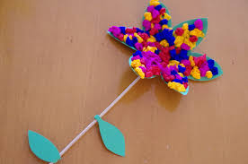 In kreativer bastelei können viele verpackungsmaterialien aus papier und pappe oder kunststoff kreativ zu neuem leben erweckt werden. Einfache Tischdeko Fruhling Basteln Caseconrad Com