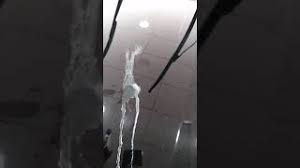 Ev temizliğinde en çok kullandığımız ürünlerden biri olan çamaşır suyu renkli kıyafetlerimizin korkulu rüyasıdır! Beton Suyu Krec Lekesi Cikarma Youtube