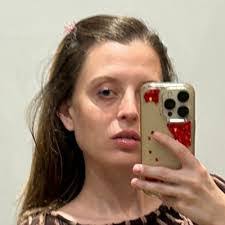 Alyssa Lawrence's Instagram, Twitter & Facebook