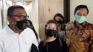 Gabriella larasati telah dua kali diperiksa terkait kasus penyebaran video syur mirip dengannya. Artis Gabriella Larasati Akui Pemeran Di Video Syur 14 Detik