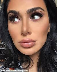 Glamorous beauty blogger shares 'pre-nose job' photo