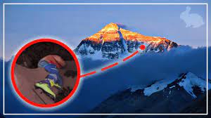 It is located between nepal and tibet, an autonomous region of china. Leichen Auf Dem Mount Everest Horrorfakten 1 Youtube