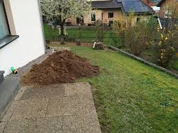 Wie geht rasen ansäen und rasen anlegen richtig? Eine Rasenflache Erneuern Operation Eigenheim