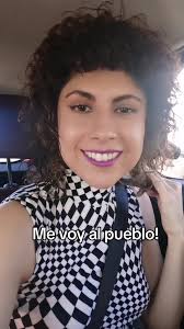 😎Me voy al pueblo! De fondo The Stray Cats! #straycats #fyp #lucillehurt  #rizos #esparati #porti #beauty