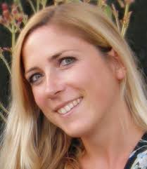 Iris Julia's Instagram, Twitter & Facebook