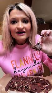 Let’s make homemade fudge together! Sugar free style. #homemadefudge #fudge  #fantasyfudge #homemadetreats #snacktime • ½ c heavy cream 1 tsp vanilla  extract ½ c sugar free marshmallow creme ½ c ...