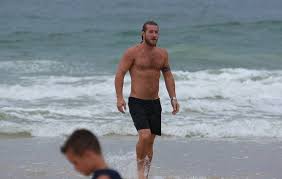 Briga do alemão com a casa no dia que puxaram sua cueca. Ex Bbb Diego Alemao Mostra Novo Visual Em Praia No Rio Ofuxico