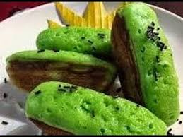 Masukkan keju parut serta pasta pandan, kemudian aduk rata kembali. Cara Membuat Roti Pukis Super Lembut