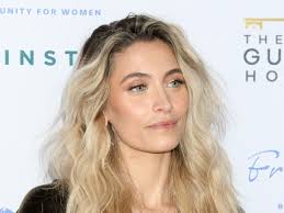 Je ne le recommande pas car cela a ruiné ma vie" : Paris Jackson révèle les  séquelles physiques de sa consommation de drogues