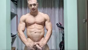 Bodybuilder Champion Reveals His Cock: Gay Amateur Porn by Muscles to  Worship