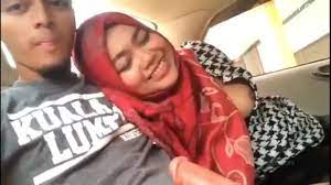 Dia mengaku kesal saat diklakson oleh korban, egi sayana (22), yang truknya persis di belakangnya pada saat kejadian. Tudung Viral Main Kat Mobil Terbaru Malay Car Sex Xvideos Com