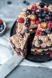 Schoko Beerentorte Midsommar Im Obstgarten Knusperstubchen Rezept Beeren Torte Beerentorte Kuchen Desserts