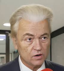 Winter Vol Liefde-Mike breekt eindelijk met zijn moeder en  vertrekt......... Lees verder in de eerste reactie👇👇👇